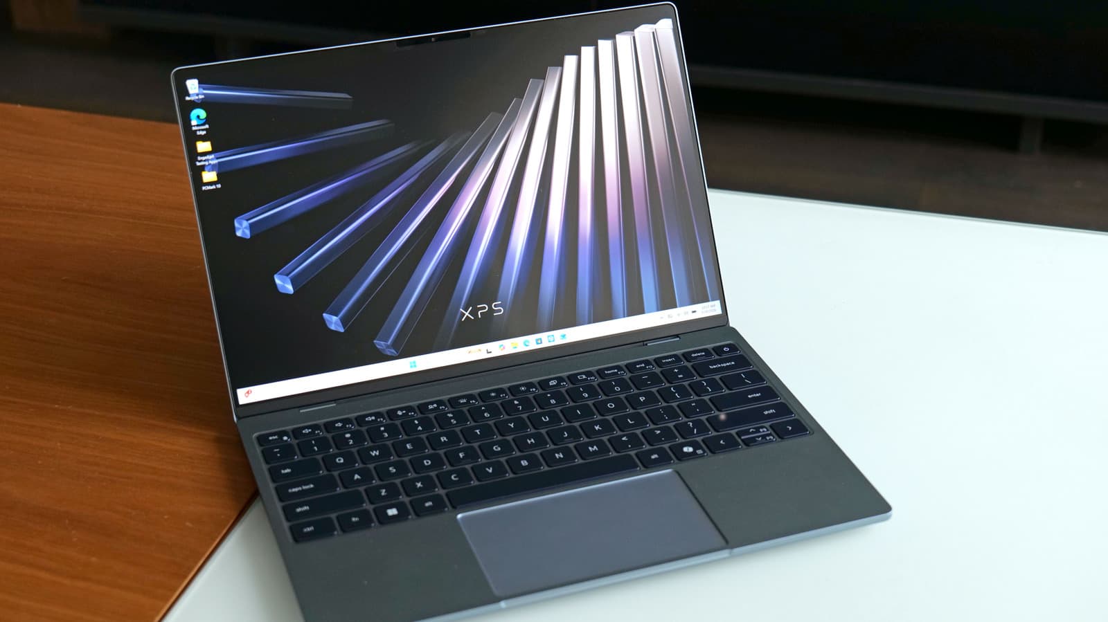 Dell XPS 13 รุ่นกลางคือรุ่นที่คุ้มและน่าเลือกที่สุด