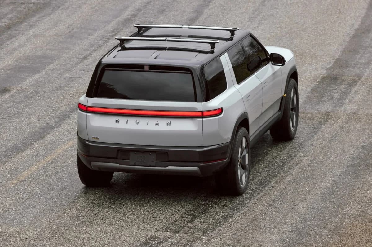 Rivian เรียกคืน R2 หลังพบชุดแบตเตอรีขันยึดไม่แน่น