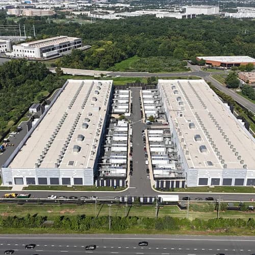 Amazon ทุ่ม 1 พันล้านดอลลาร์รับมือแรงต้านศูนย์ข้อมูล แต่ยิ่งถูกวิจารณ์มากขึ้น