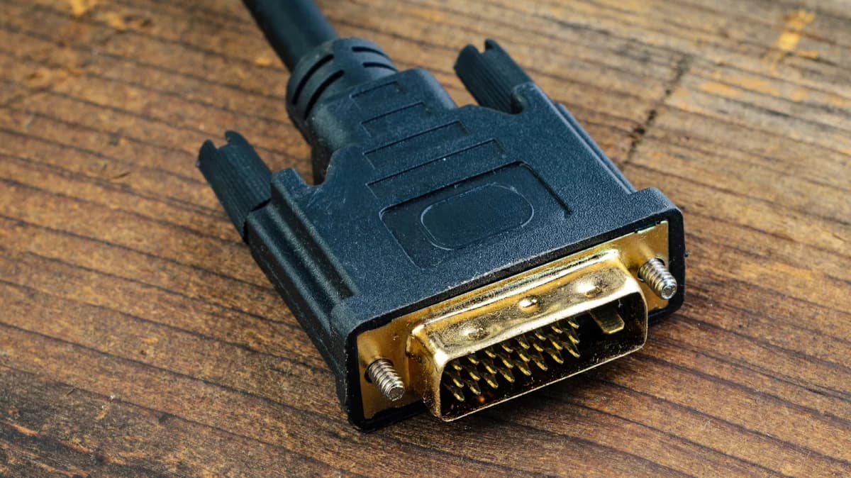 ทำไมสาย DVI เก่าถึงยังต่อกับทีวีใหม่ได้ด้วยอะแดปเตอร์ง่ายๆ