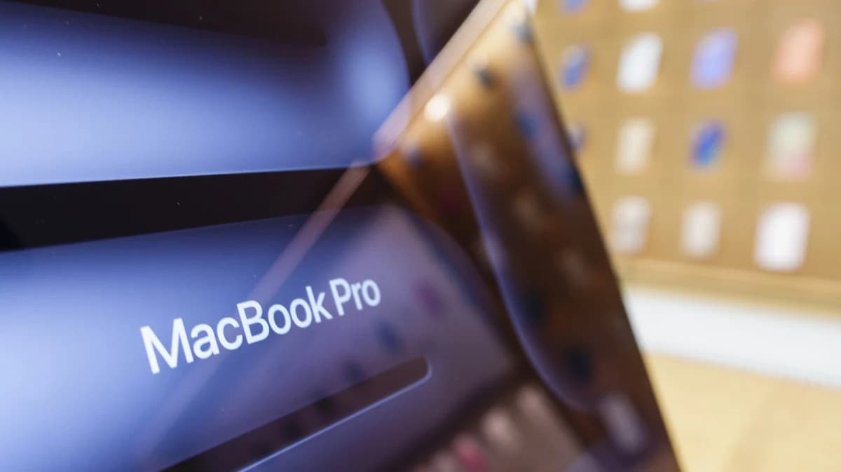 มีรายงาน MacBook Pro OLED จอสัมผัสรุ่นใหม่จะเบาลงอย่างมาก