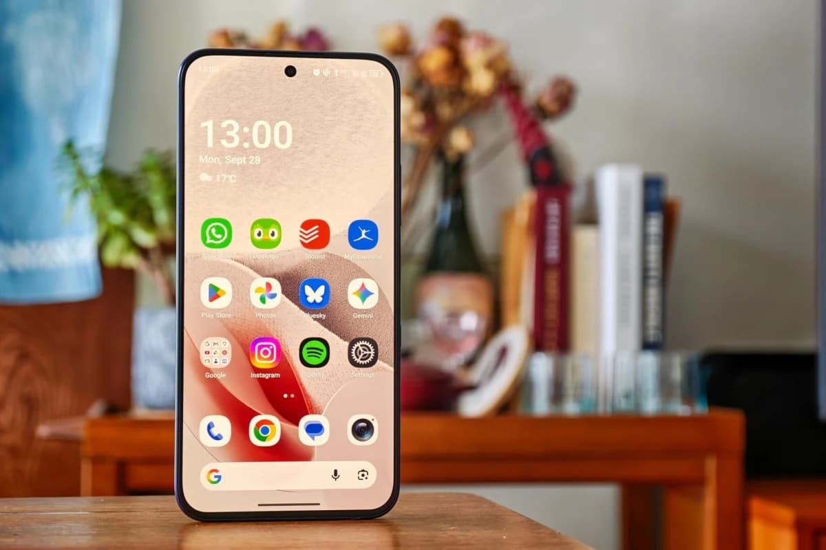 TCL P80 Ultra โชว์จอ OLED ผิวด้าน จนชวนให้จับตา iPhone Duo