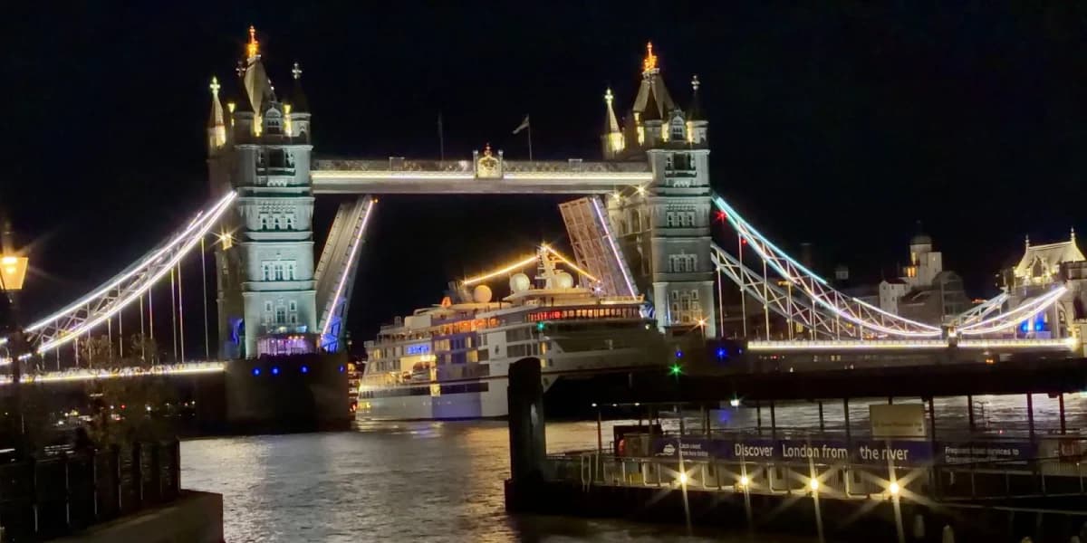 ทดสอบวิดีโอกลางคืนของ iPhone 18 Pro ระหว่างเก็บภาพเรือสำราญผ่าน Tower Bridge
