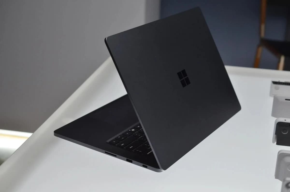 Microsoft เคาะวันวางขาย Surface Laptop Ultra เริ่มต้น 2,599 ดอลลาร์
