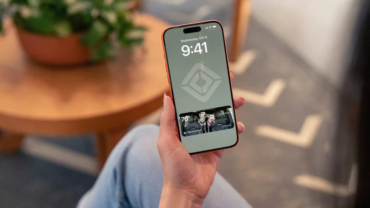 Rivian R2 เพิ่มโหมดกล้องสัตว์เลี้ยงบนหน้าจอล็อกมือถือ