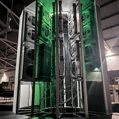 พิพิธภัณฑ์สเปนสร้าง Cray-1 จำลองด้วย Mac mini รุ่นเก่า 30 เครื่อง