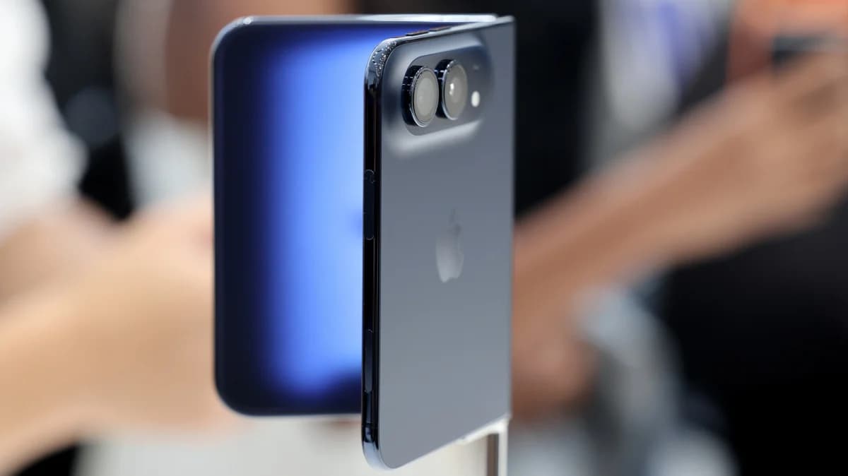 Xiaomi และ Oppo ท้าชน iPhone ด้วยสมาร์ตโฟนจอพับและดีไซน์ทางเลือก