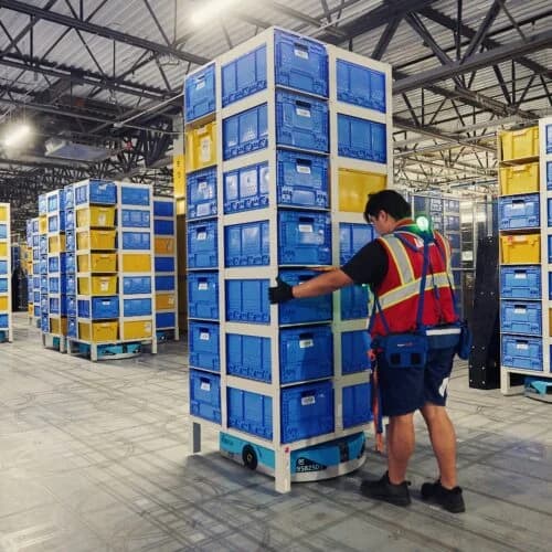 เจาะศึกหุ่นยนต์ของ Amazon กับคำถามต่ออนาคตแรงงานมนุษย์