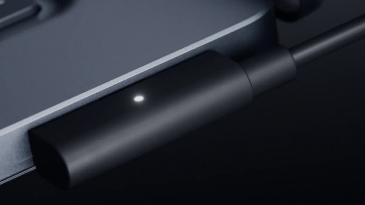 Microsoft เปิดตัว Magnetic Connect ชาร์จแม่เหล็กที่ยืดหยุ่นกว่า MagSafe ของ Apple