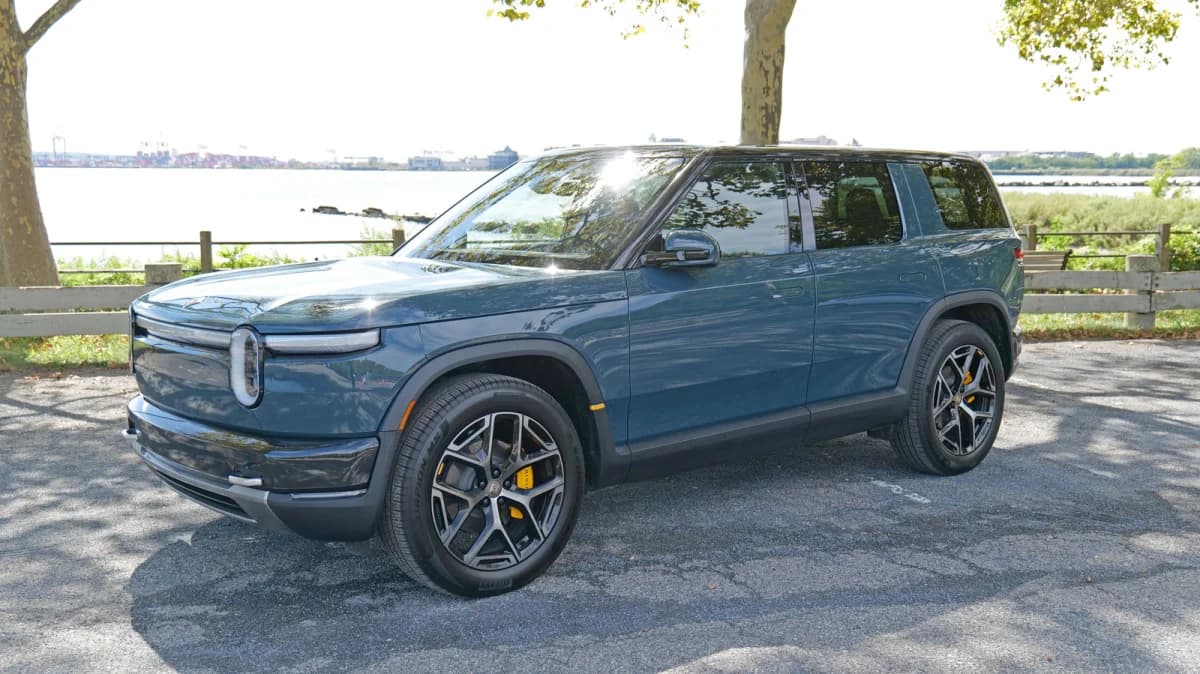 รีวิว Rivian R2 ปี 2027 เอสยูวีไฟฟ้าที่ขนาดพอดีและราคาจับต้องง่ายขึ้น