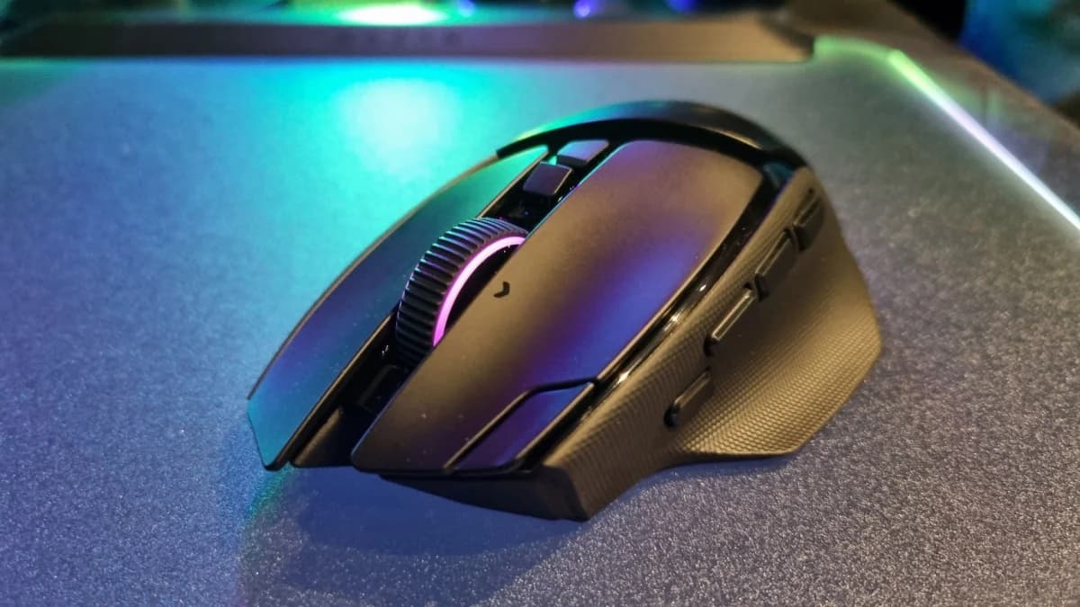 ผู้เล่นส่วนใหญ่โหวตว่าโหมดหมุน 180 องศาของเมาส์ Razer คือการโกง
