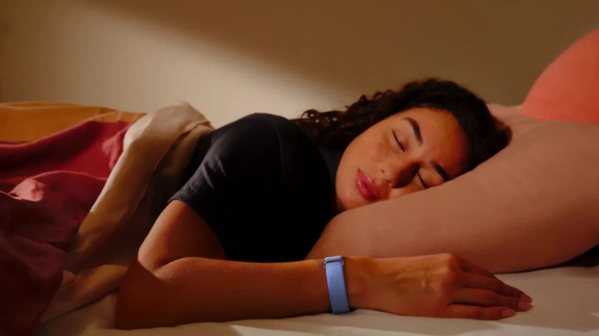 Fitbit ของ Google กันน้ำได้แค่ไหน และว่ายน้ำได้หรือไม่