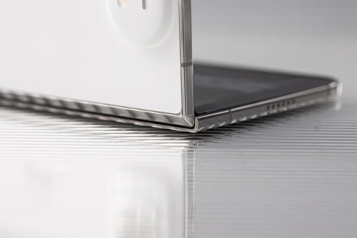 Apple ยอมรับปัญหาจอด้านในของ iPhone Duo หลังมีรายงานหน้าจอแตกร้าว