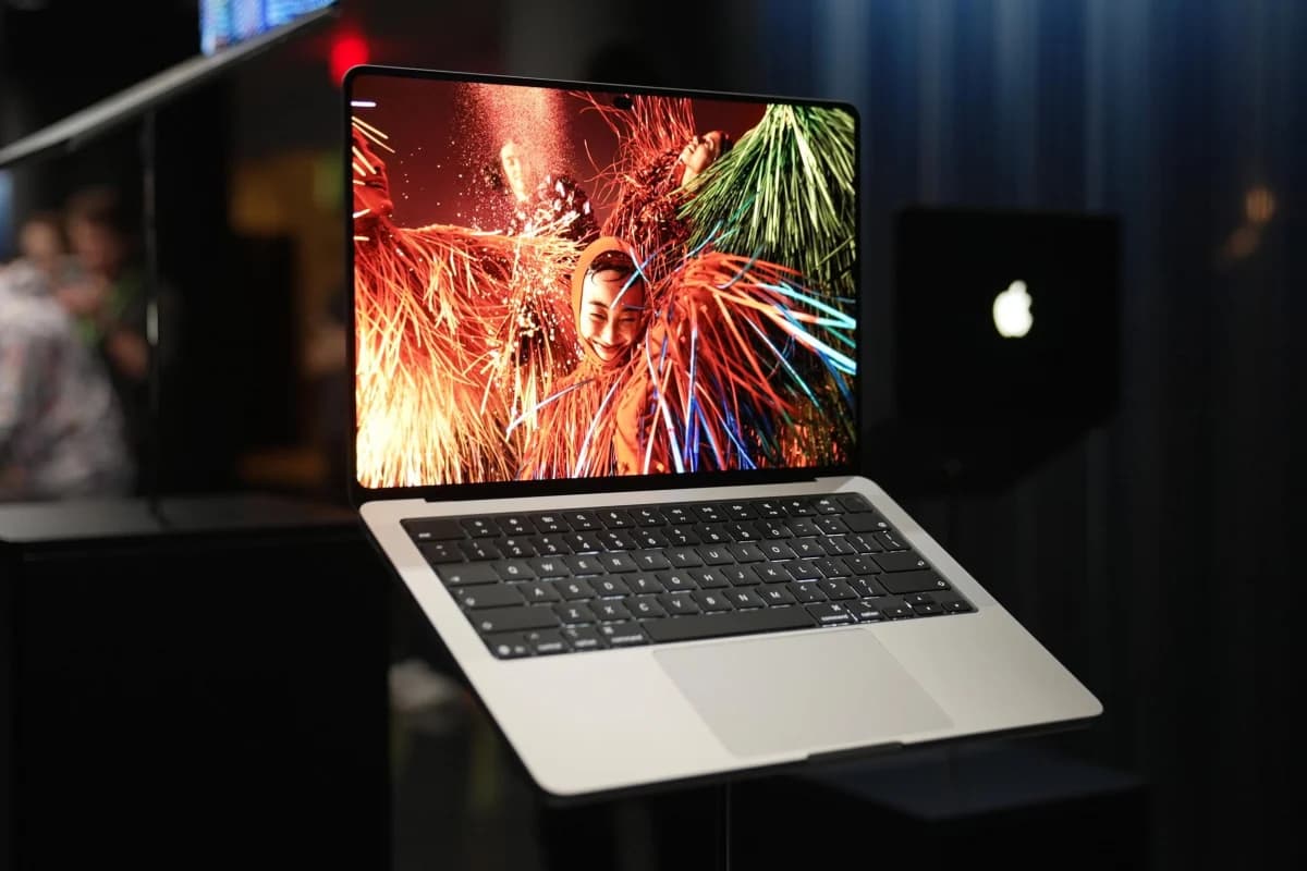 Apple ตั้งราคา MacBook Pro จอสัมผัสสเปกจัดเต็มพุ่งเกือบ 15,000 ดอลลาร์