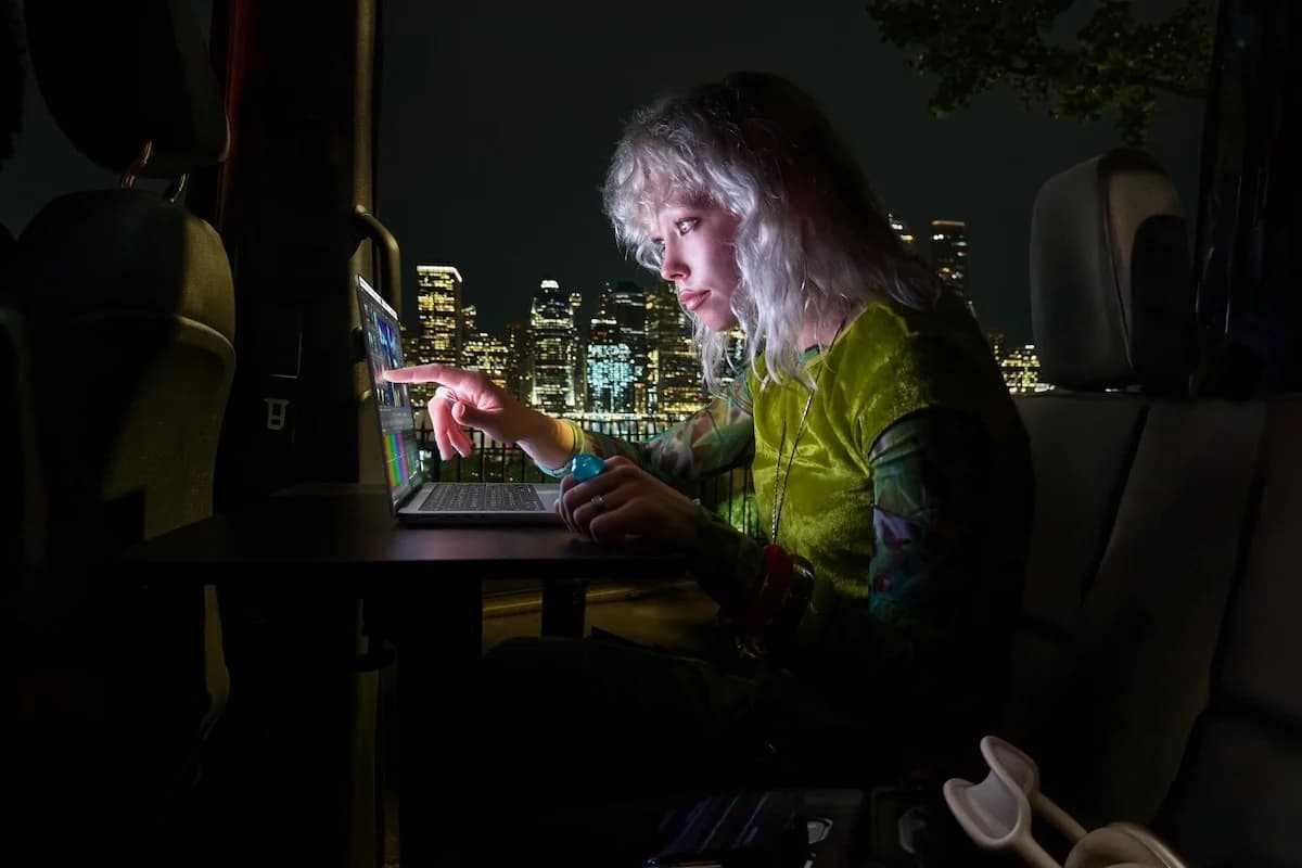 MacBook Pro จอสัมผัสของ Apple ดันราคาพุ่งแตะระดับสุดโต่ง