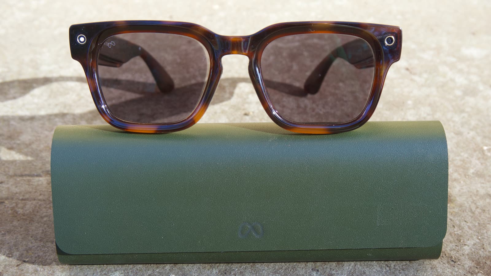 รีวิว Meta Glasses: ฟังก์ชันดีเหมือนเดิม แต่ความพรีเมียมลดลง