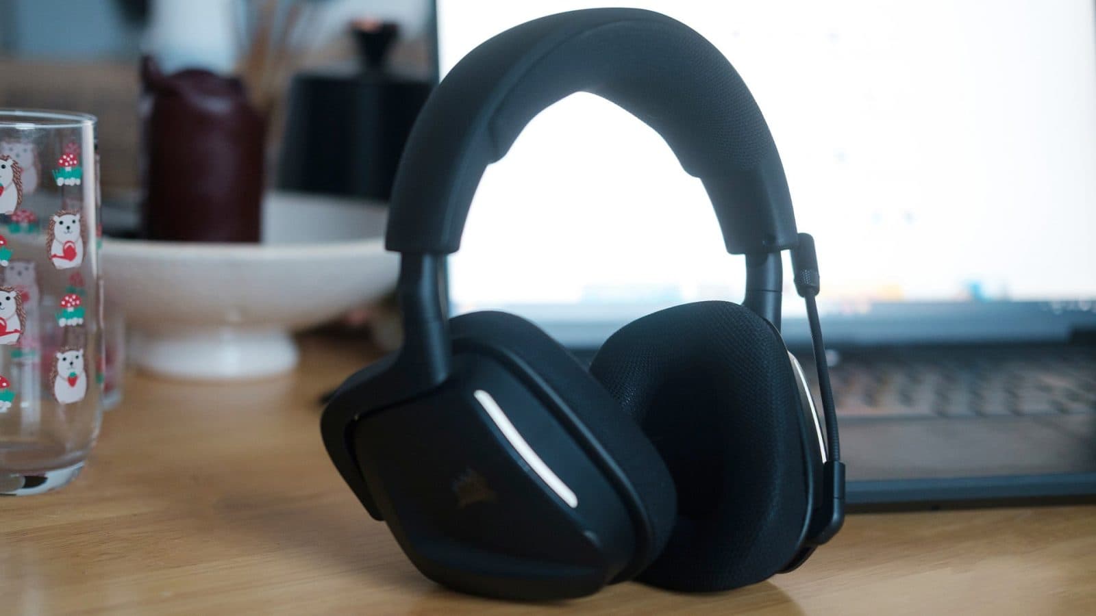 Corsair หั่นราคาเฮดเซ็ตเกมมิ่ง VOID v2 และ HS65 SURROUND ที่ Amazon UK