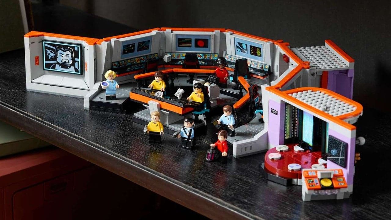 LEGO เปิดตัวชุดสะพานยาน U.S.S. Enterprise จาก Star Trek ให้พรีออเดอร์แล้ว