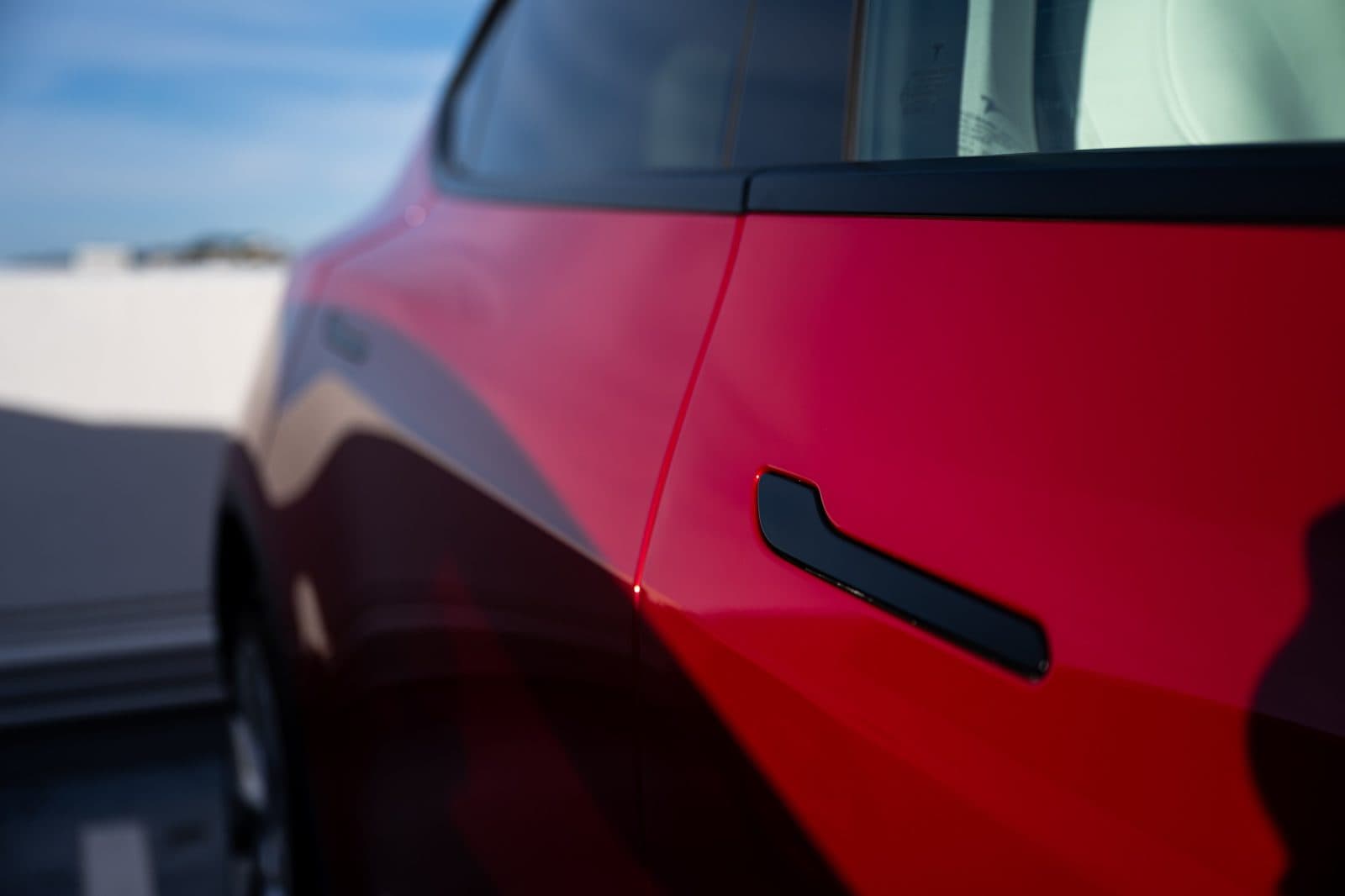 NHTSA เล็งยกระดับกฎความปลอดภัยประตูรถ หลังปัญหากลไกเปิดประตู Tesla