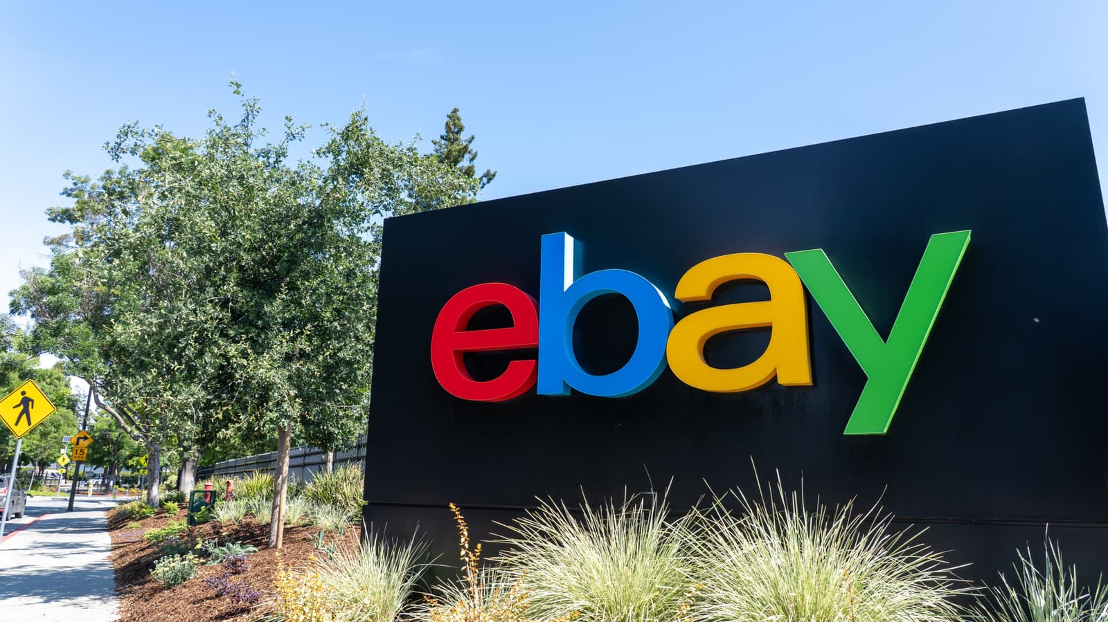 eBay และอดีตผู้บริหารยอมยอมความคดีคุกคามนักข่าวคู่สามีภรรยา