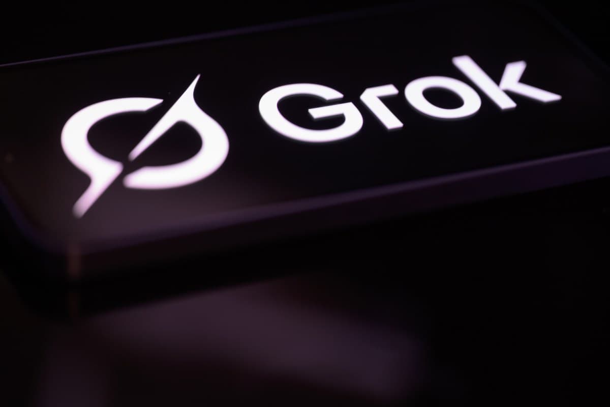 หญิงร้องเรียนว่าพ่อเลี้ยงใช้ Grok ดัดแปลงภาพวัยเด็กเป็นสื่ออนาจาร