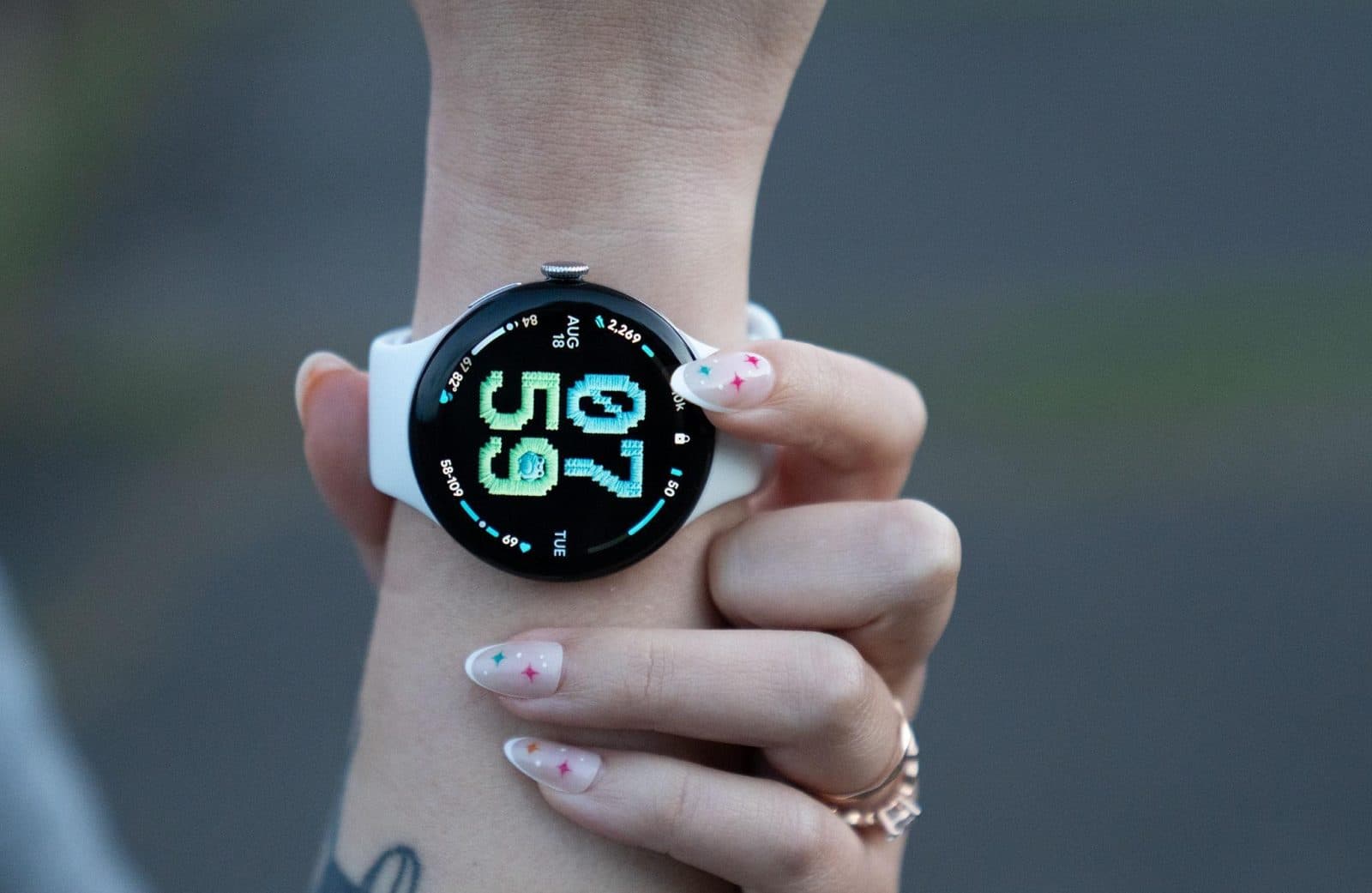 Google Pixel Watch 5 เน้นอัปเดตซอฟต์แวร์ แต่ฟีเจอร์สุขภาพใหม่ยังไม่พร้อมใช้งาน
