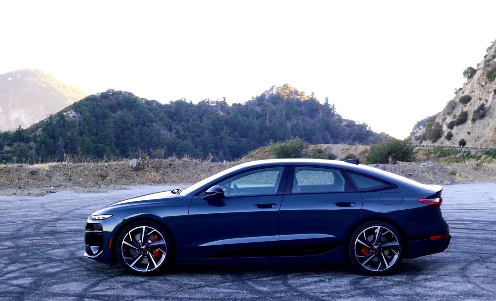 Audi S6 Sportback E-tron ชี้ว่ารถซีดานไฟฟ้ายังมีที่ยืน