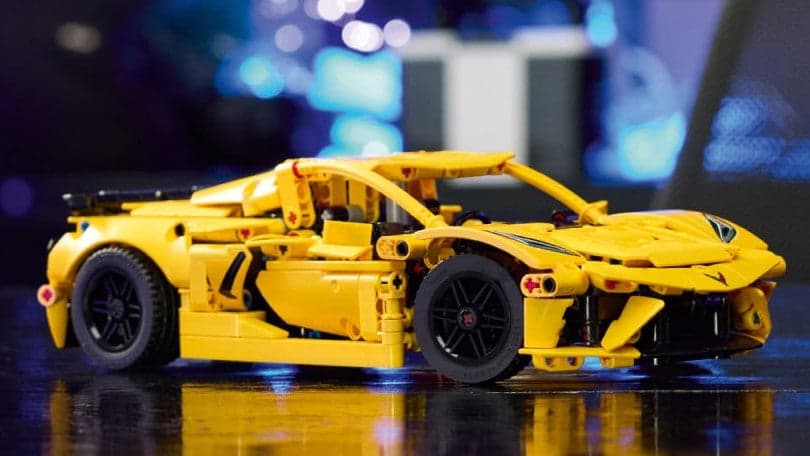 LEGO Technic Chevrolet Corvette Stingray ลดราคาต่ำสุดใหม่ที่ Amazon และ Best Buy