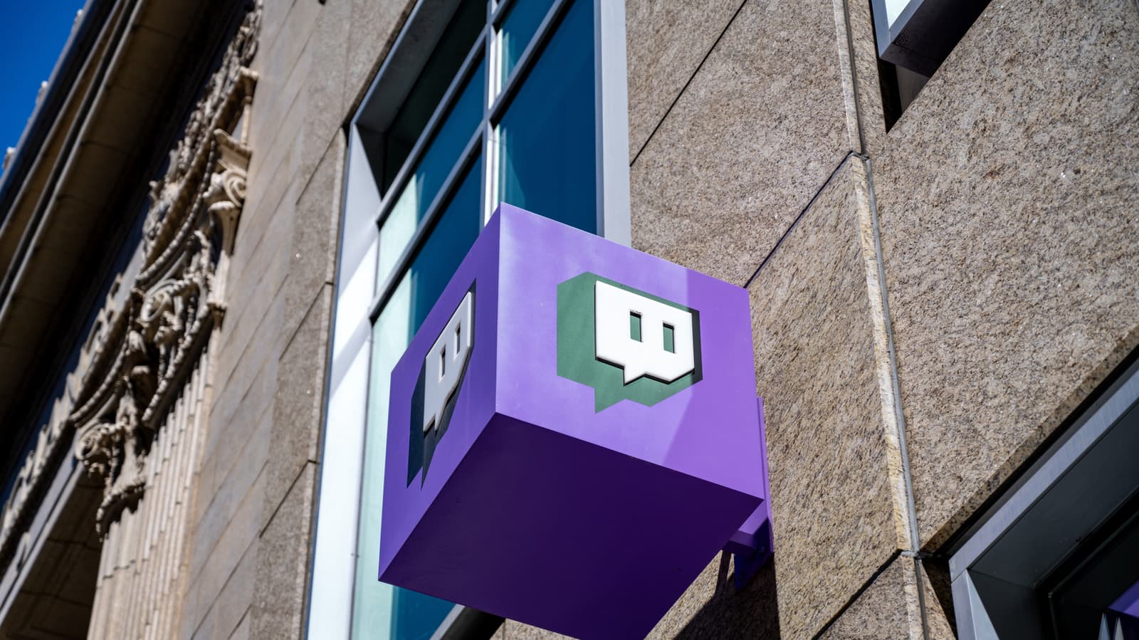 Twitch และ Amazon ถูกฟ้อง กล่าวหานำคอนเทนต์สตรีมเมอร์ไปฝึก AI โดยไม่ได้รับยินยอม
