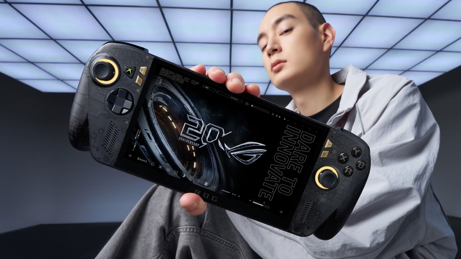 ASUS ฉลอง 20 ปี ROG ด้วย ROG Xbox Ally X20 รุ่นพิเศษจอ OLED ใหญ่ขึ้น