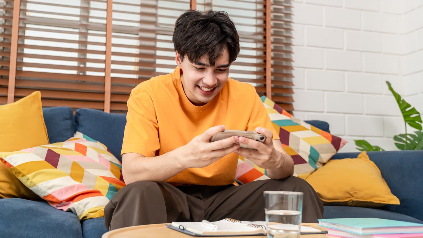 Apple Arcade เพิ่มเกมอเมริกันฟุตบอลย้อนยุค Retro Bowl College+