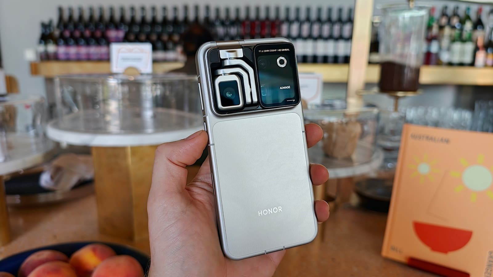 Honor ทดสอบ “Robot Phone” มือถือกล้องกิมบอลในตัวที่ยังเป็นแนวคิดทดลอง