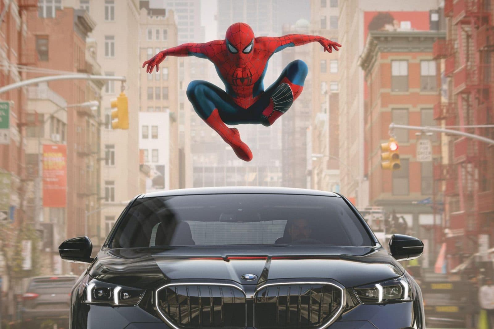 BMW โชว์โฆษณา Spider-Man บนจอรถ สร้างกระแสวิจารณ์เรื่องการยัดเยียดโฆษณา