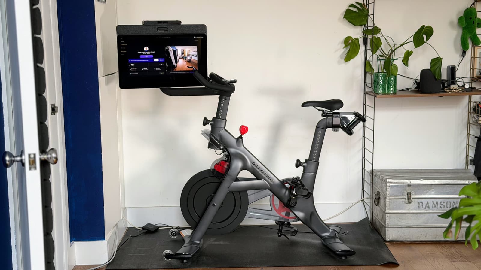 รีวิว Peloton Cross Training Bike+ : จักรยานออกกำลังกายที่เชื่อมต่อได้ดีขึ้น แต่ยังแพงอยู่