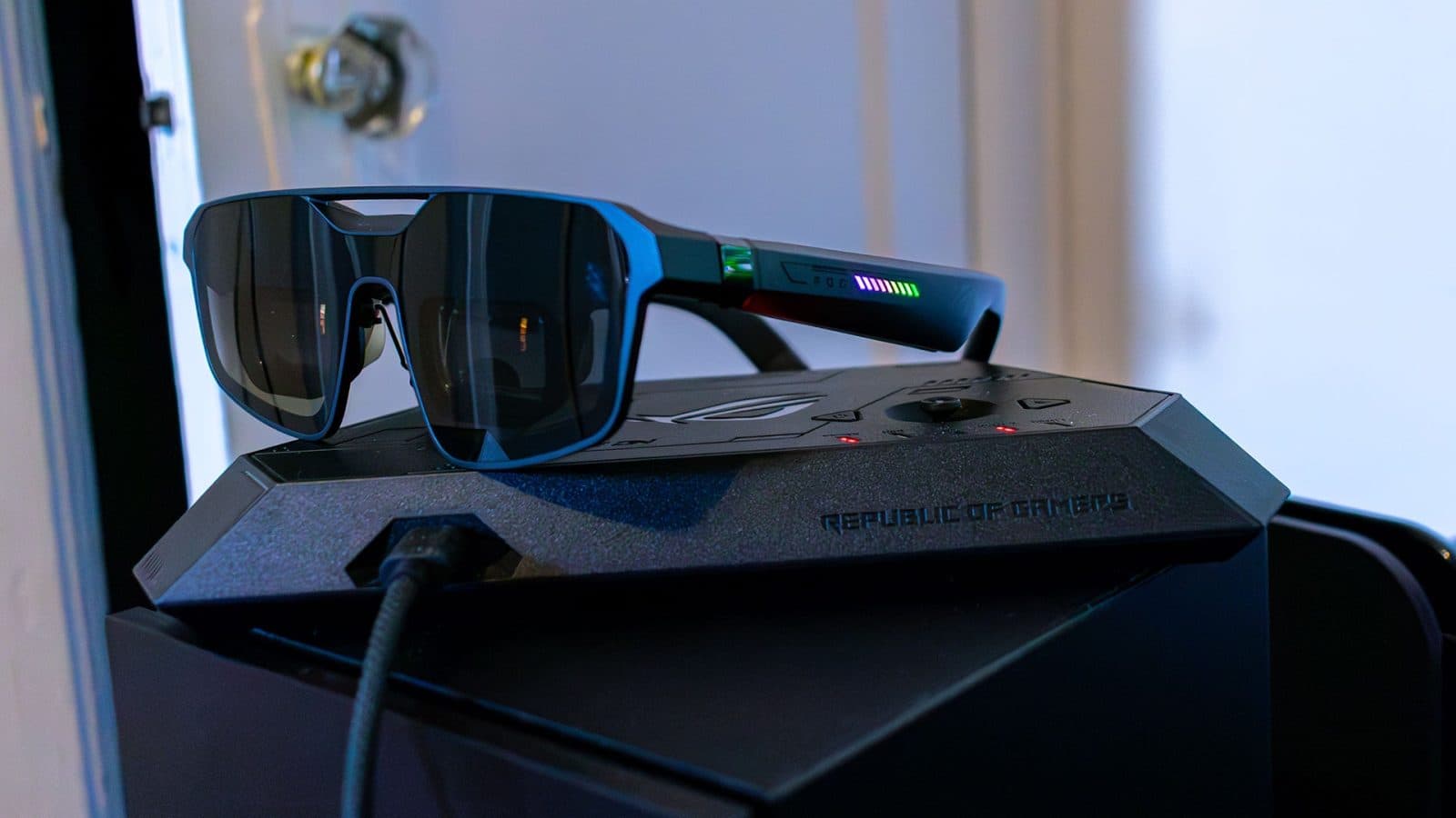รีวิว Asus ROG XReal R1: แว่น XR สำหรับเล่นเกมที่ภาพดี แต่ด็อคไม่คุ้มราคา