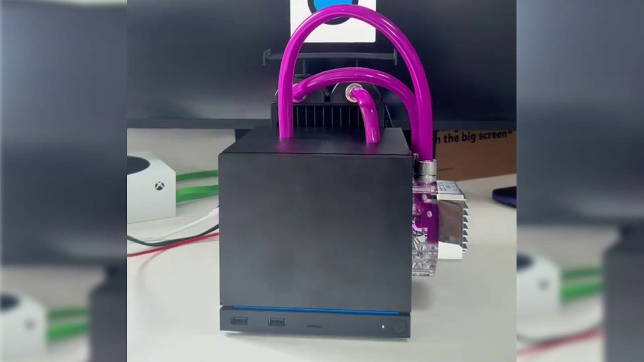 Steam Machine ดัดแปลงเป็นชุดน้ำครั้งแรกด้วยงานโมดสีชมพูสุดแปลกตา
