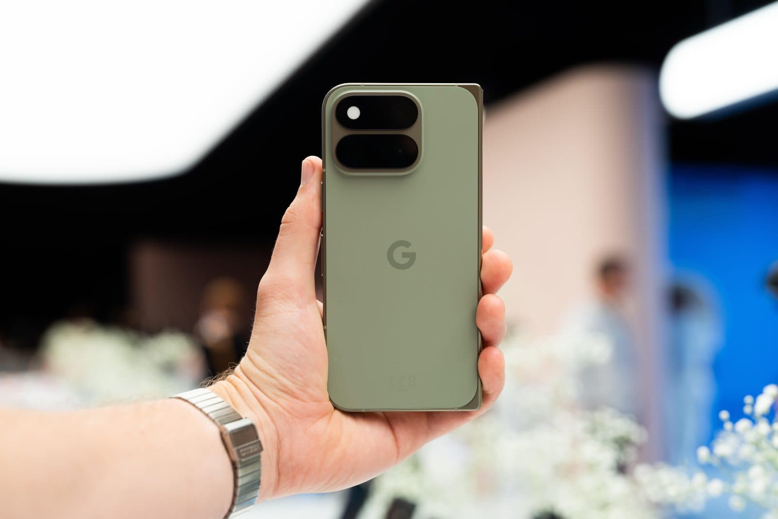 Pixel 11 Pro Fold เทียบ Galaxy Z Fold 8: สมรภูมิสมาร์ตโฟนจอพับดีไซน์กว้าง