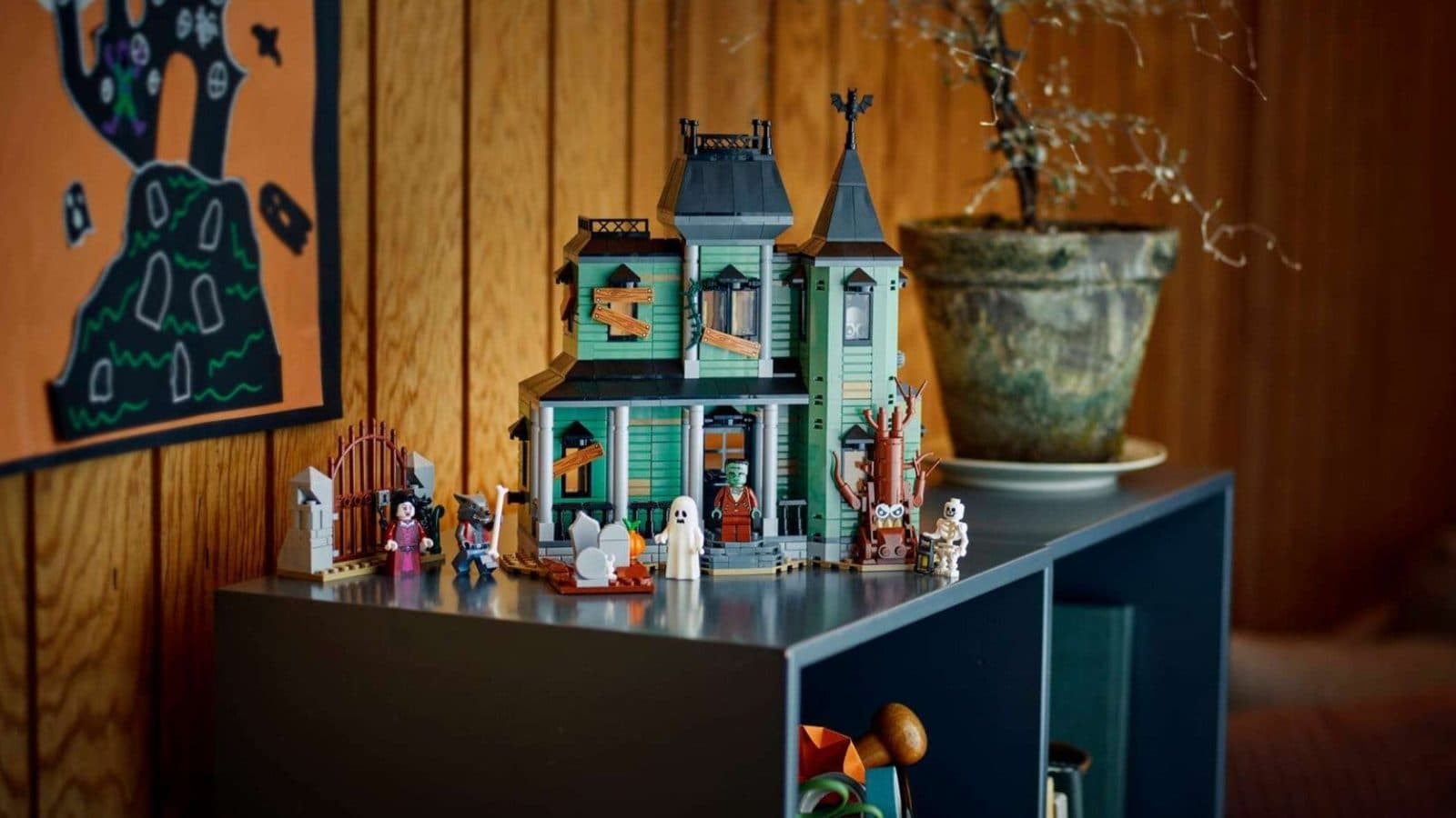 LEGO Haunted Mansion ชุด 3-in-1 ลดราคาต่ำสุดใหม่ พร้อมต่อเป็นรถไฟผีได้