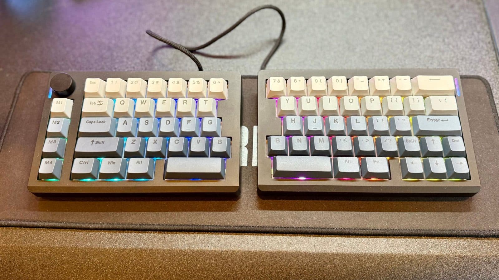 รีวิว Epomaker Split70 คีย์บอร์ดแบ่งครึ่งที่เน้นสรีรศาสตร์แต่ต้องปรับตัวเยอะ