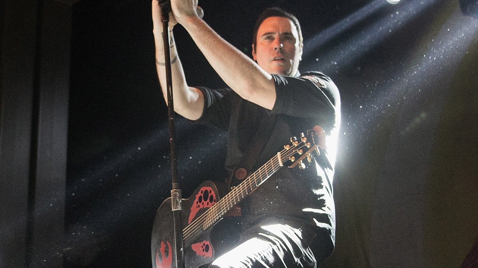 ฟรอนต์แมน Breaking Benjamin กลางคอนเสิร์ตสาดฟีดแบ็กเดือดเรื่องม็อด Fallout 4