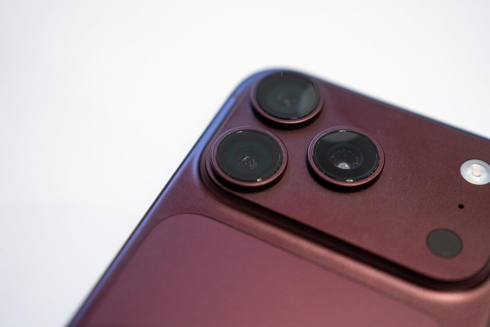 Apple เตรียมเพิ่มโหมดกล้องยืนยันว่ารูปไม่ถูก AI ปรับแต่ง