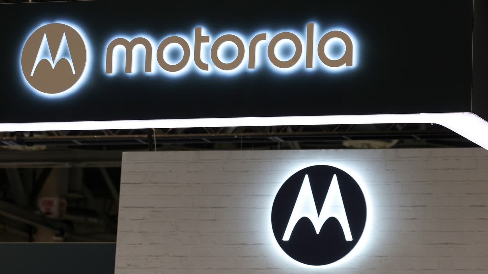 Motorola แย้มมือถือพับได้ Razr รุ่นใหม่ ขนาดกะทัดรัด