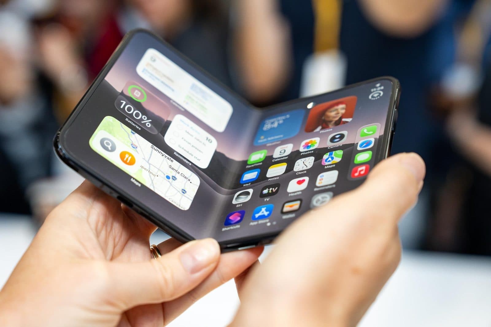 iPhone Duo: ฮาร์ดแวร์ธรรมดา แต่ซอฟต์แวร์อาจเป็นจุดขาย