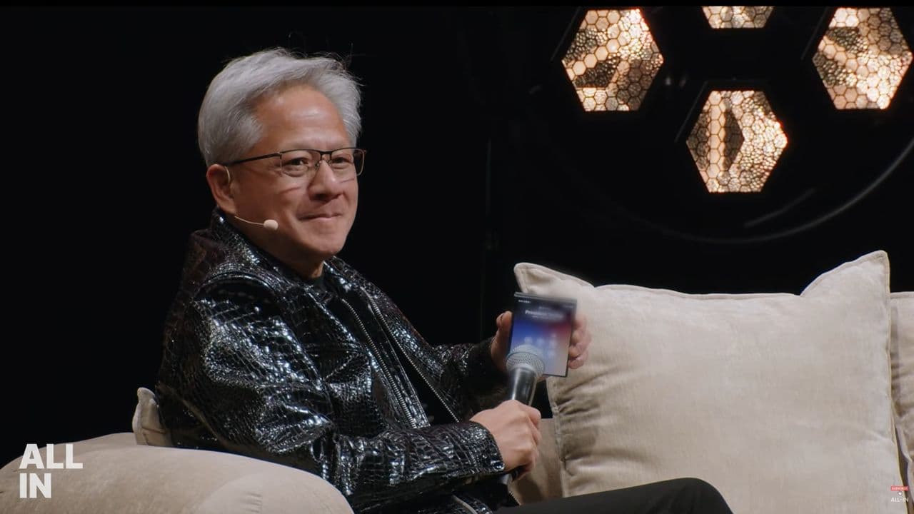 ฮวงเห็นพ้องทรัมป์ ชี้คำเตือน AI ล่มโลกเป็น “เรื่องหลอก”