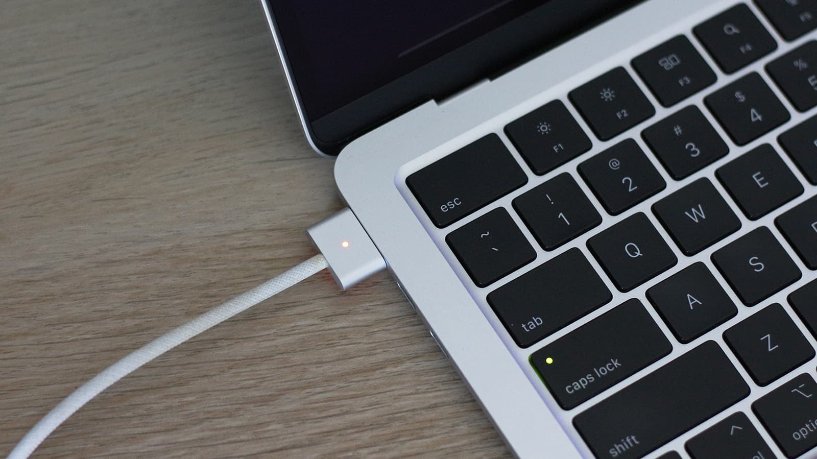 ข้อดีข้อเสียของการใช้ที่ชาร์จ MagSafe