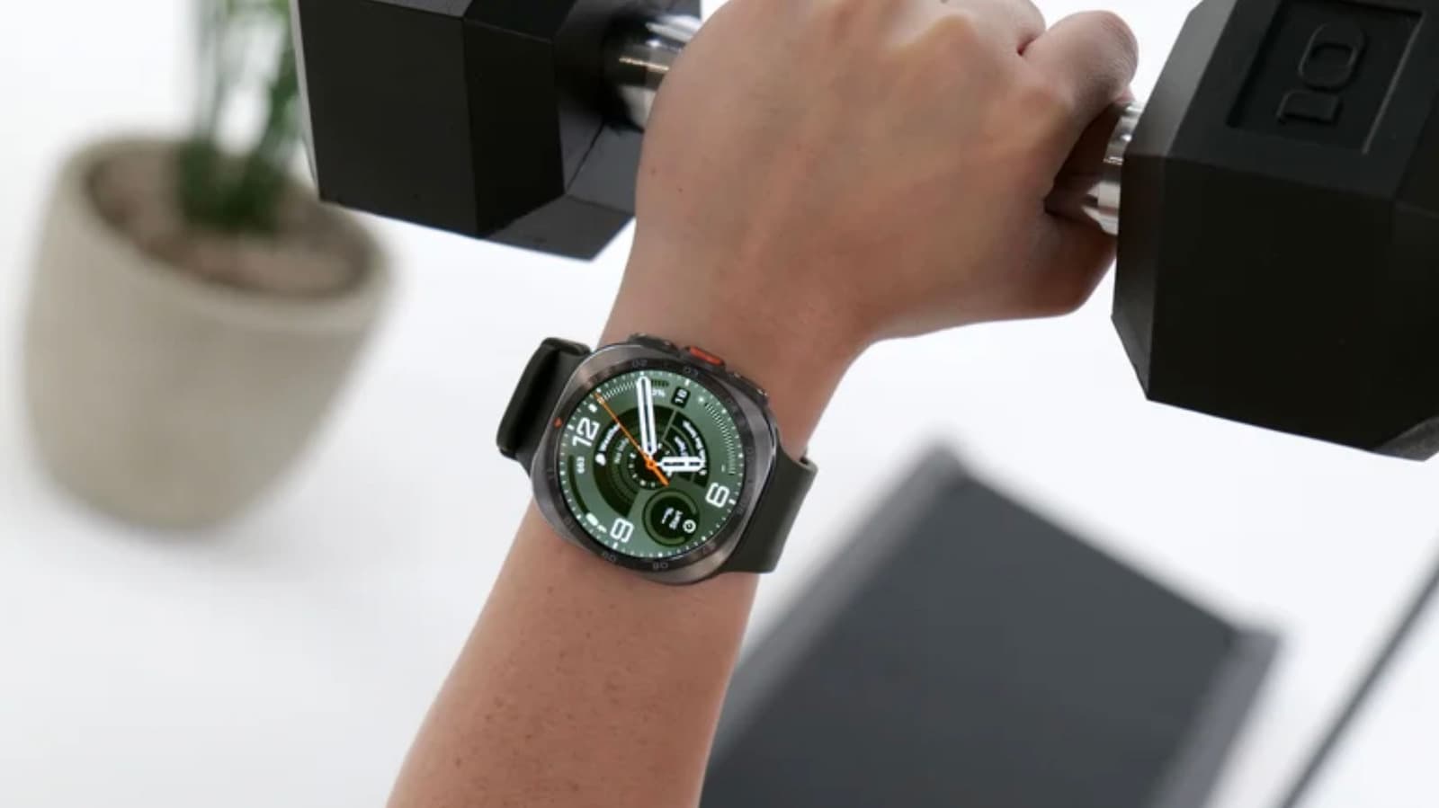เทียบ Apple Watch Ultra 4 กับ Galaxy Watch Ultra 2: สองสมาร์ทวอทช์เรือธงสายอึดรุ่นล่าสุด