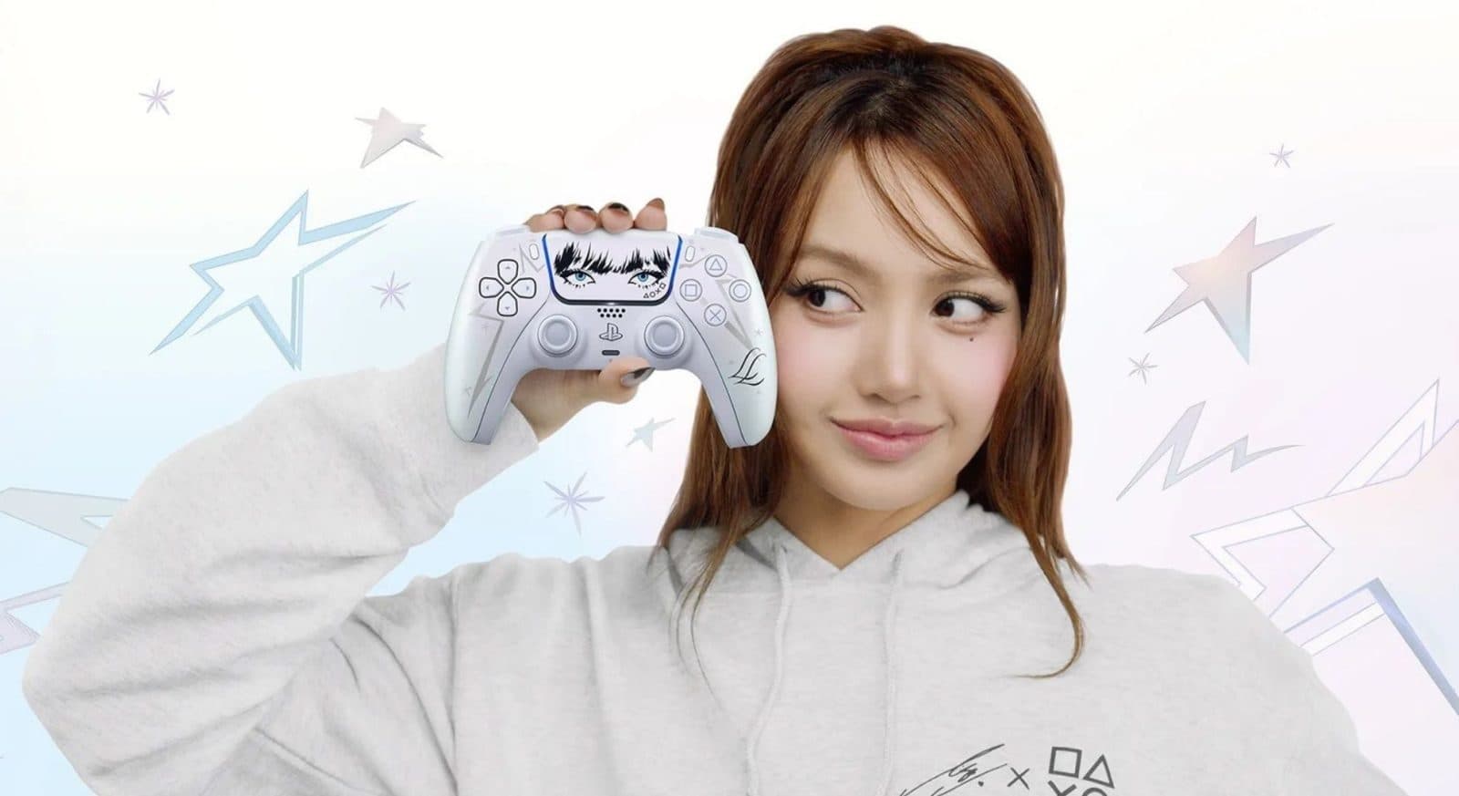 PlayStation จับมือ Lisa เปิดตัวคอนโทรลเลอร์ DualSense ลิมิเต็ดและสินค้าเมอร์ชใหม่