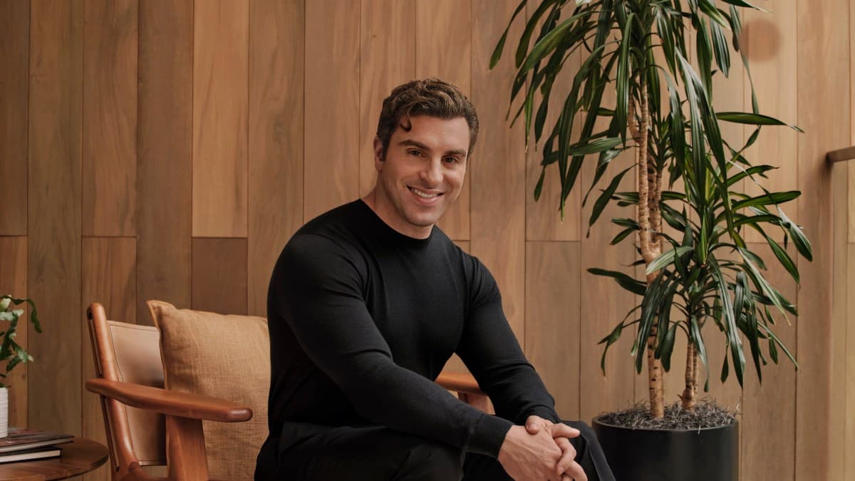 Brian Chesky ชี้ AI เอเจนต์ต้องมีระบบปฏิบัติการของตัวเอง