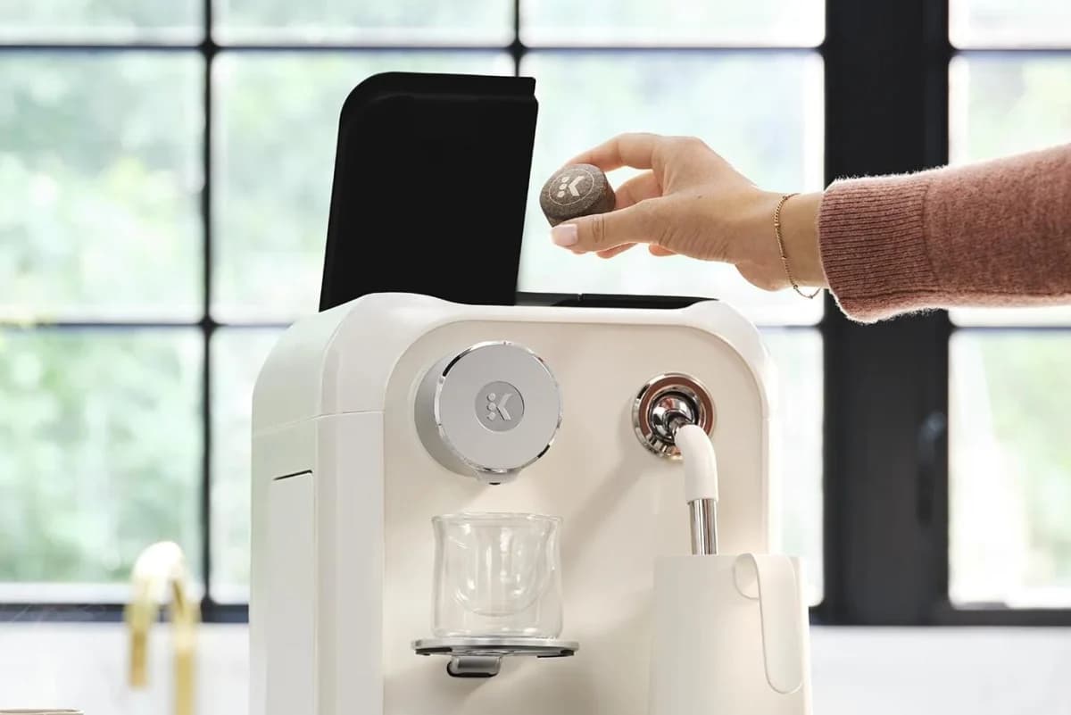 Keurig เปิดตัวเครื่องกาแฟ Alta ใช้พัคกาแฟย่อยสลายได้แทนแคปซูลพลาสติก