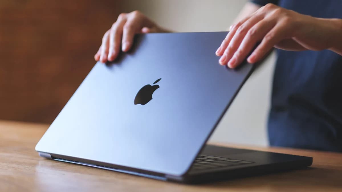 เหตุใดไม่ควรติดฟิล์มบนจอ MacBook: เสี่ยงเสียหายมากกว่าที่คิด